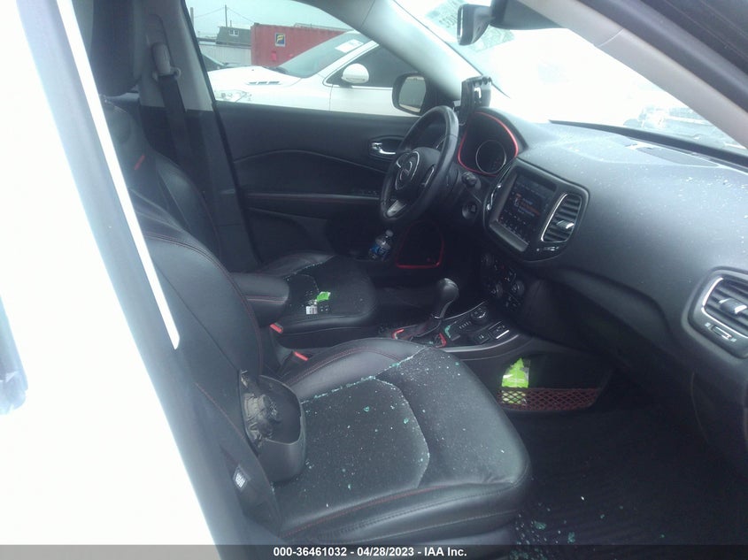 VIN 3C4NJDDB1JT337075 2018 JEEP COMPASS TRAILHAWK