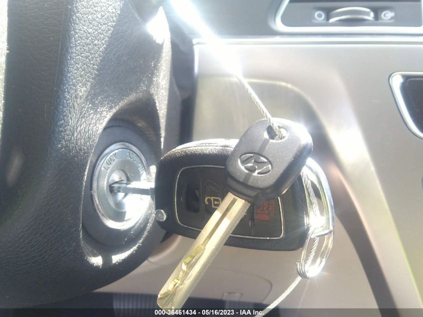 2015 HYUNDAI SONATA 2.4L SE - 5NPE24AF2FH206653