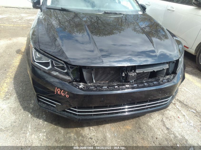 2018 VOLKSWAGEN PASSAT 2.0T S/R-LINE - 1VWAA7A36JC025467