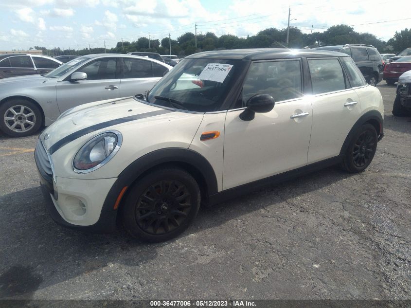 2015 MINI COOPER HARDTOP 4 DOOR - WMWXS5C55FT829681