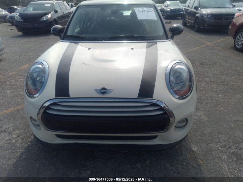 2015 MINI COOPER HARDTOP 4 DOOR - WMWXS5C55FT829681