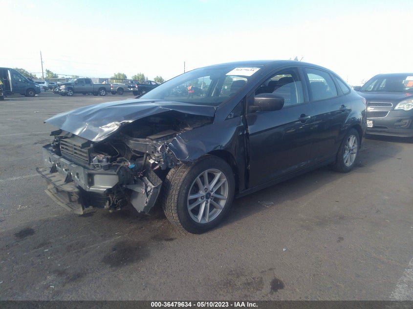 VIN 1FADP3F28JL271305 2018 FORD FOCUS SE