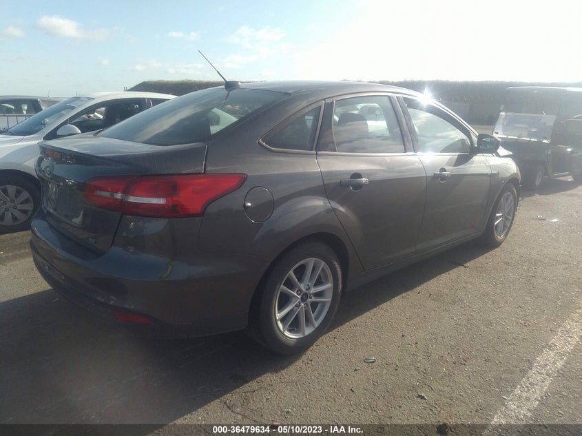 VIN 1FADP3F28JL271305 2018 FORD FOCUS SE