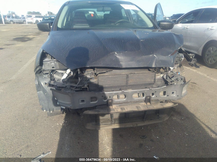 VIN 1FADP3F28JL271305 2018 FORD FOCUS SE