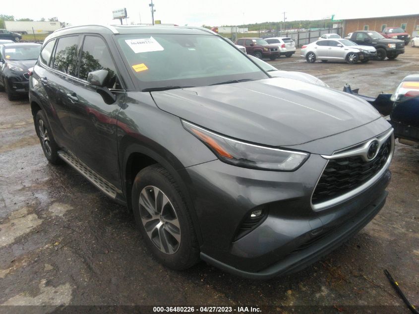 2022 TOYOTA HIGHLANDER XLE - 5TDGZRBHXNS185870