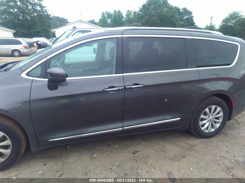 VIN 2C4RC1BG0JR290939 2018 CHRYSLER PACIFICA TOURING L