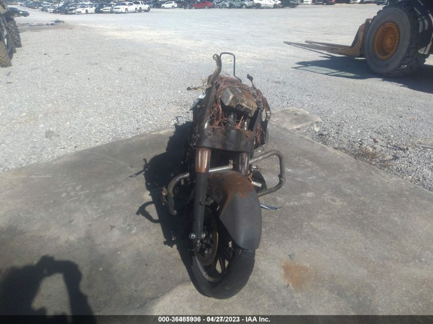 2010 HARLEY-DAVIDSON FLHX - 1HD1KB415AB636723