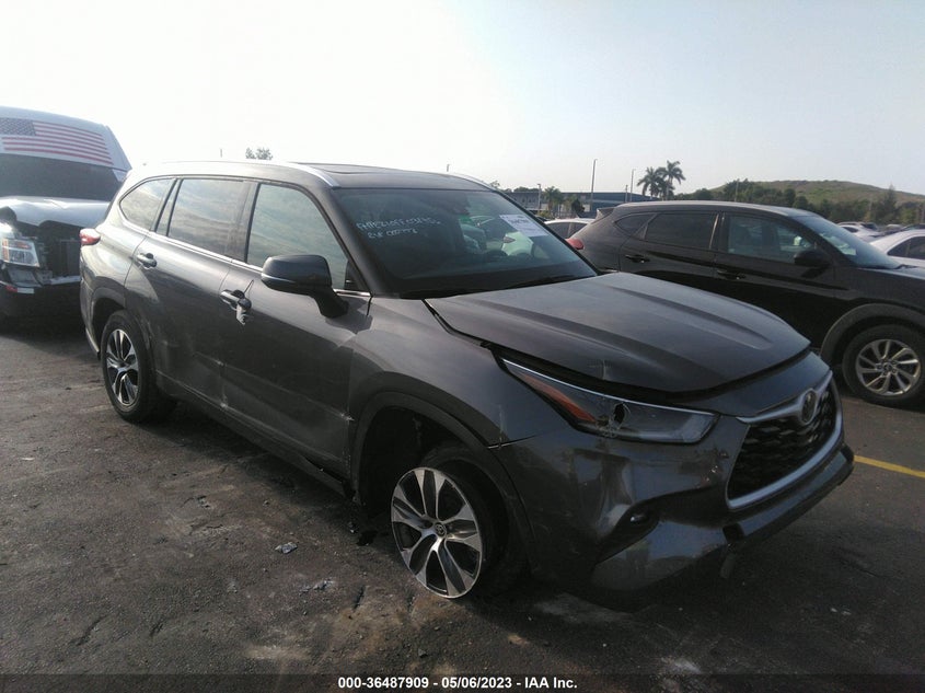 VIN 5TDGZRAH2MS527733 2021 TOYOTA HIGHLANDER XLE