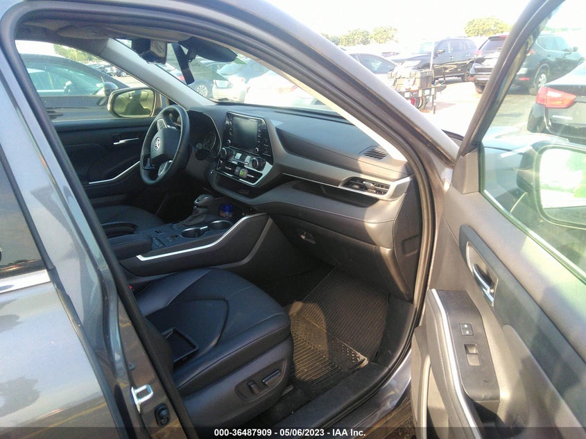 VIN 5TDGZRAH2MS527733 2021 TOYOTA HIGHLANDER XLE