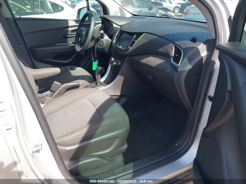 VIN KL7CJLSBXLB325268 2020 CHEVROLET TRAX LT