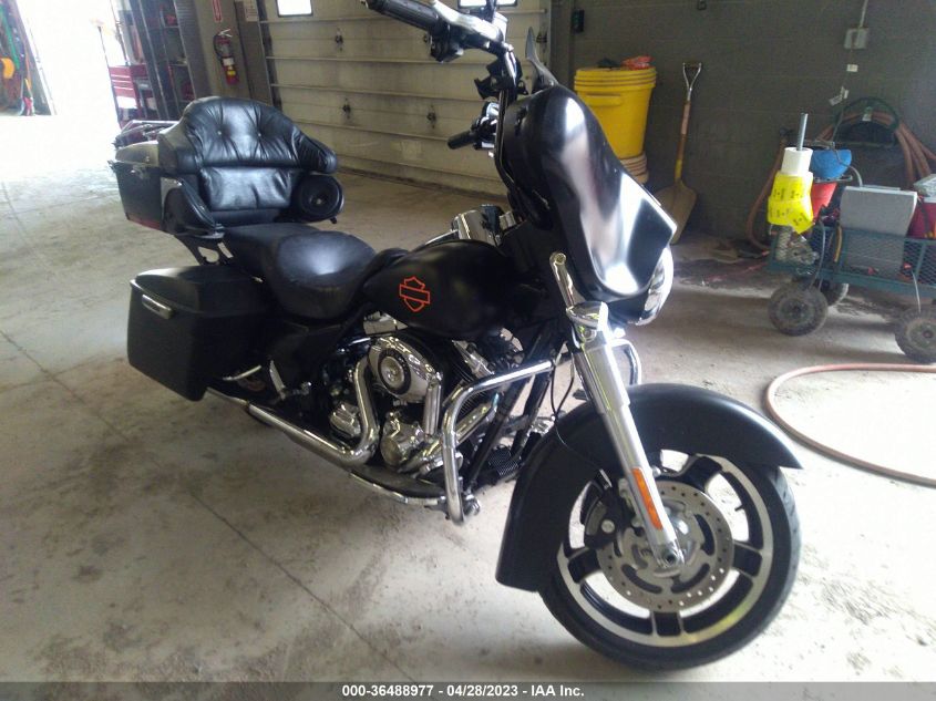 2011 HARLEY-DAVIDSON FLHX - 1HD1KB41XBB629218