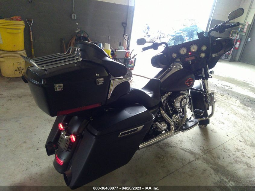 2011 HARLEY-DAVIDSON FLHX - 1HD1KB41XBB629218