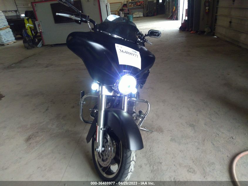 2011 HARLEY-DAVIDSON FLHX - 1HD1KB41XBB629218