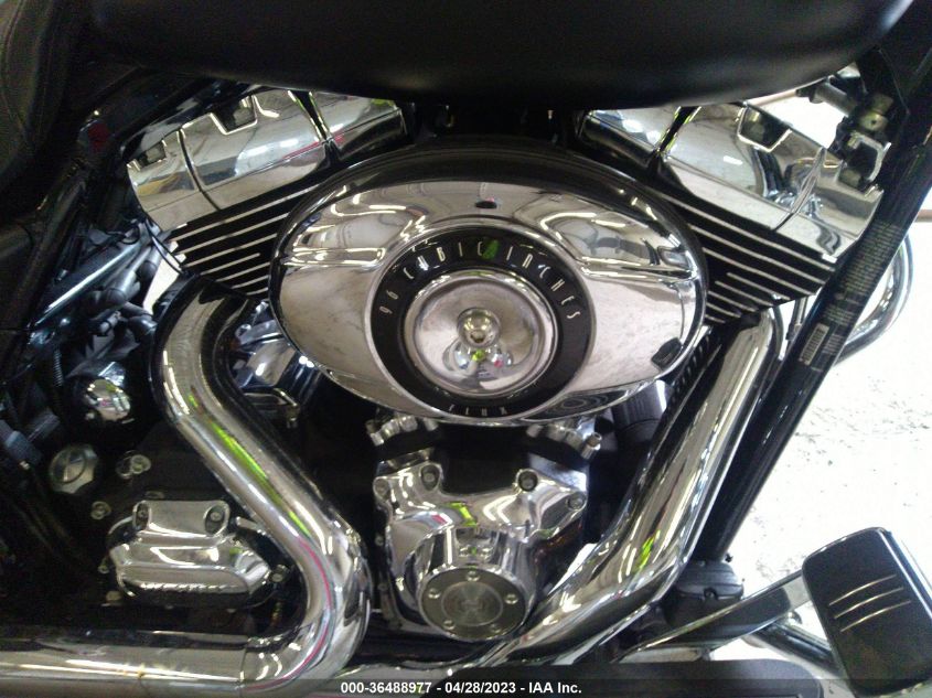 2011 HARLEY-DAVIDSON FLHX - 1HD1KB41XBB629218