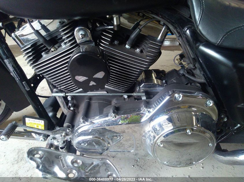 2011 HARLEY-DAVIDSON FLHX - 1HD1KB41XBB629218