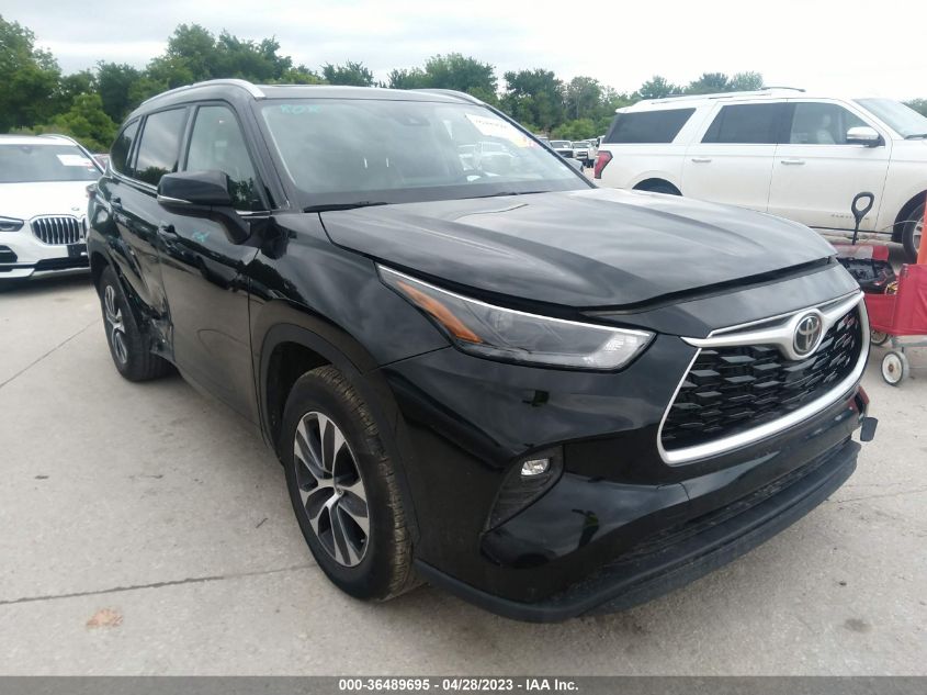 2022 TOYOTA HIGHLANDER XLE - 5TDGZRAHXNS546368