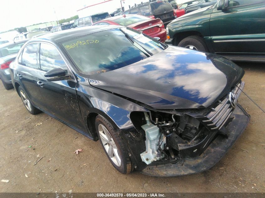 2013 VOLKSWAGEN PASSAT TDI SE W/SUNROOF - 1VWBN7A34DC081551