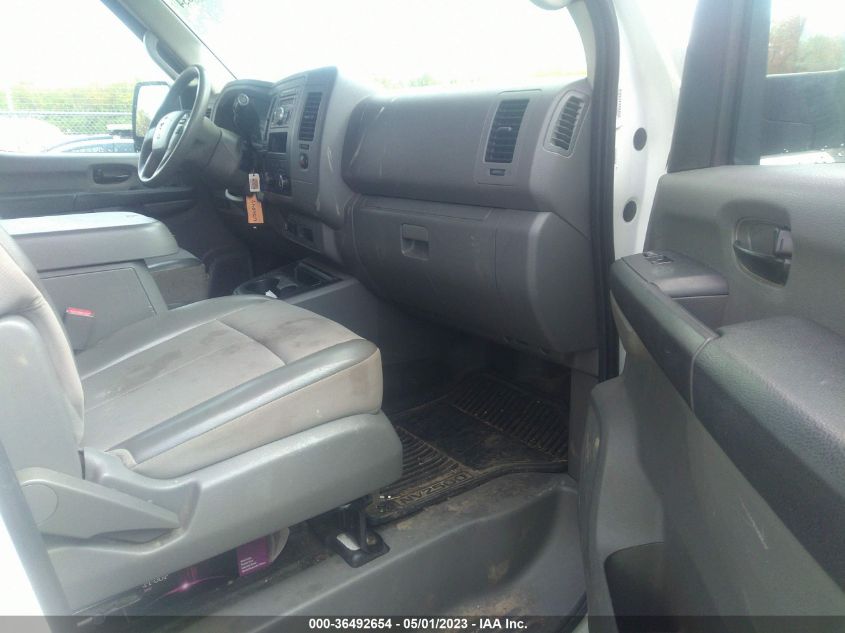 2013 NISSAN NV SV 1N6BF0KY5DN114074