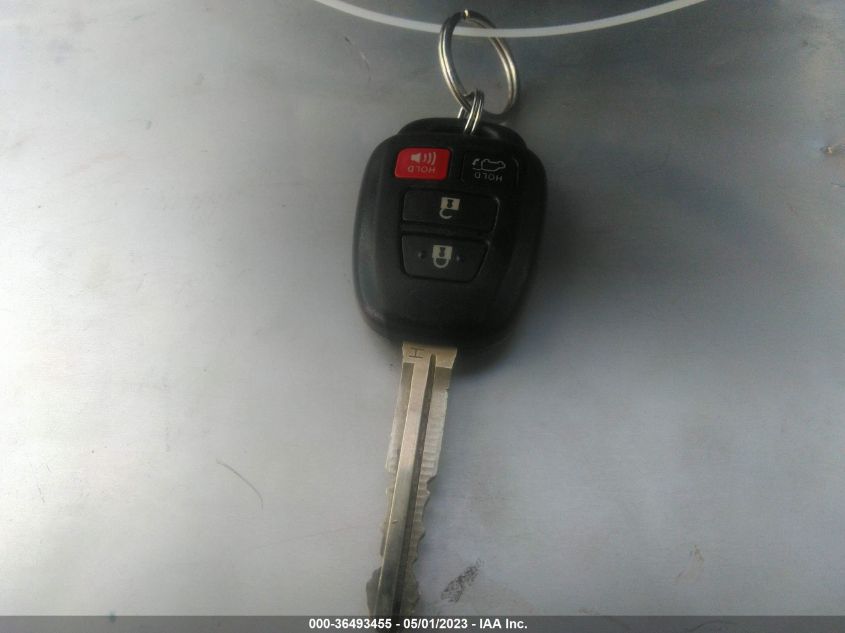 2016 TOYOTA RAV4 XLE - JTMWFREV2GJ065471