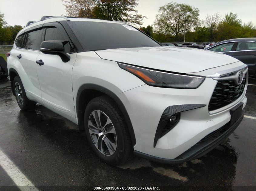 2022 TOYOTA HIGHLANDER XLE - 5TDHZRBH8NS251627