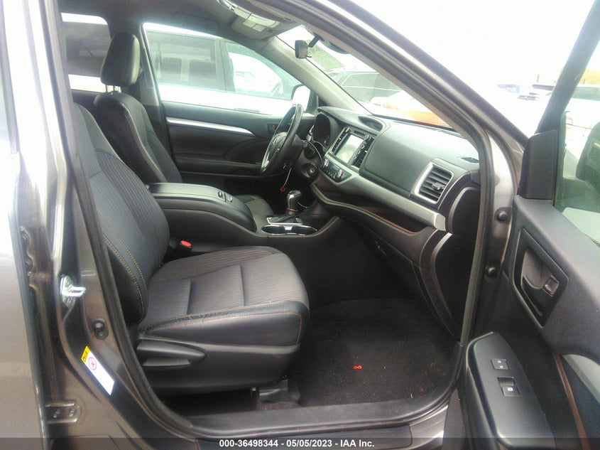 VIN 5TDZZRFH3JS277934 2018 TOYOTA HIGHLANDER LE