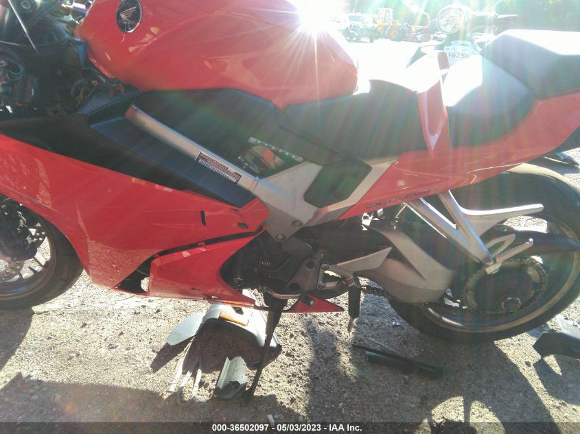 2014 HONDA VFR800 F JH2RC7916EK000137