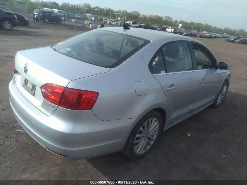 2014 VOLKSWAGEN JETTA SEDAN TDI W/PREMIUM/NAV - 3VWLL7AJ6EM445848