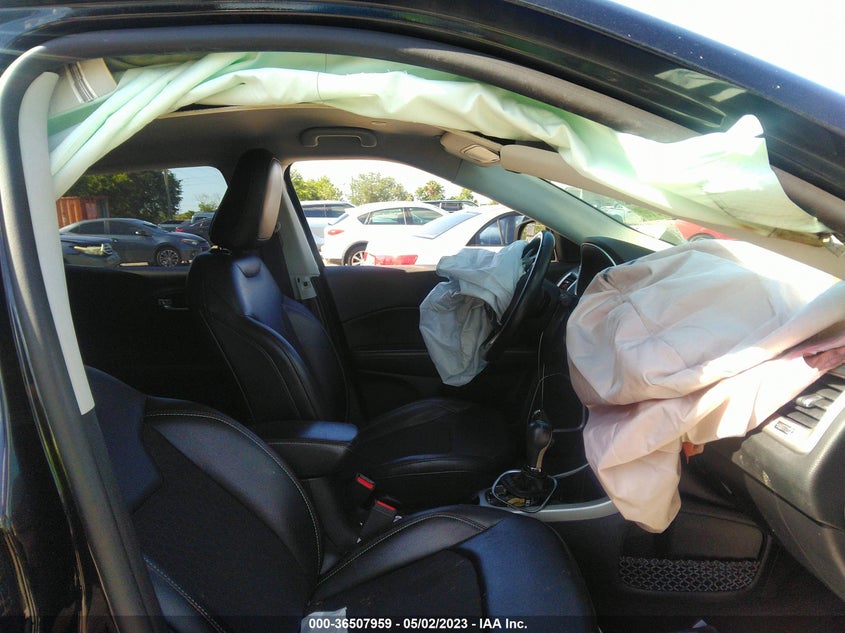 VIN 3C4NJCBB8KT616490 2019 JEEP COMPASS LATITUDE