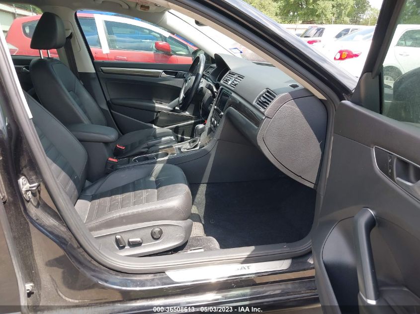 2017 VOLKSWAGEN PASSAT V6 SEL PREMIUM - 1VWCM7A37HC061730