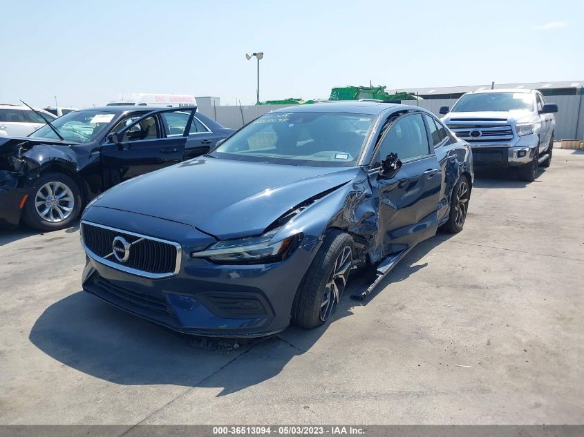 7JRA22TK8KG015008 Volvo S60 MOMENTUM 2