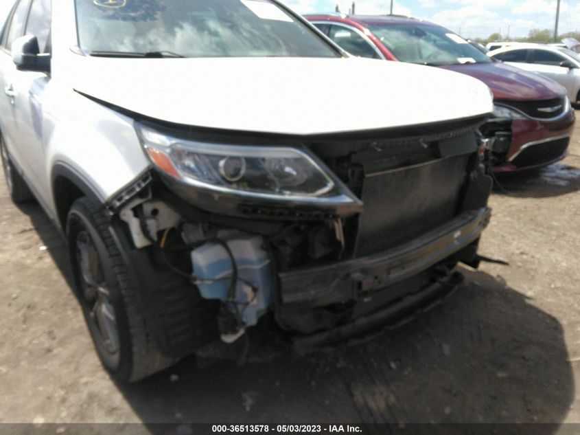 2015 KIA SORENTO LX - 5XYKT3A6XFG592630