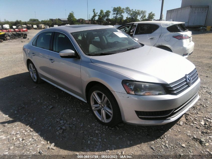 2014 VOLKSWAGEN PASSAT SE W/SUNROOF & NAV - 1VWBS7A32EC053127