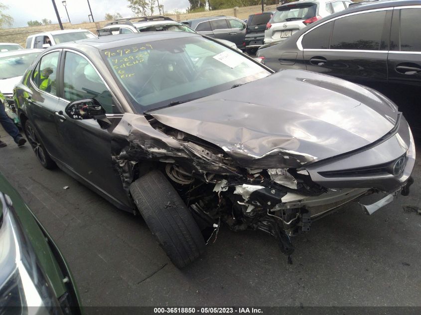2018 TOYOTA CAMRY SE - 4T1B11HK8JU132432