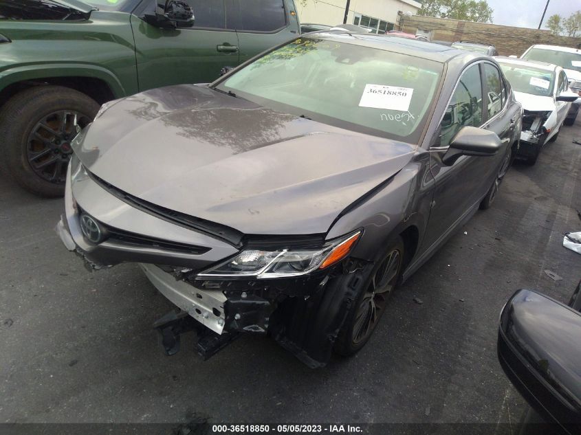 2018 TOYOTA CAMRY SE - 4T1B11HK8JU132432
