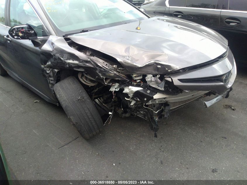 2018 TOYOTA CAMRY SE - 4T1B11HK8JU132432