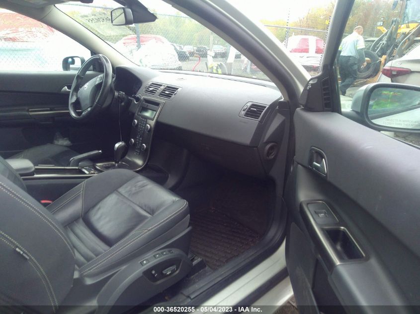 2013 VOLVO C30 T5 - YV1672MK6D2311580