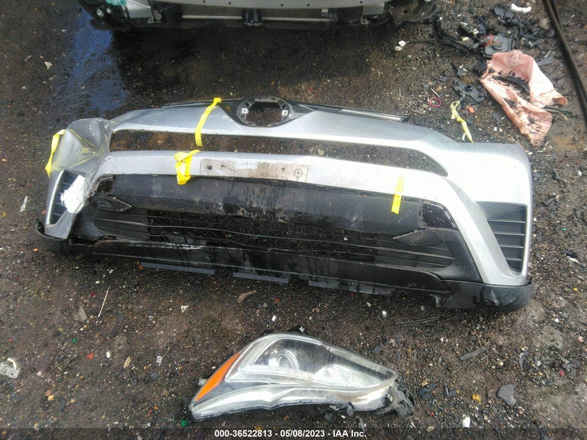 VIN JTMBFREV1JJ204768 2018 TOYOTA RAV4 LE