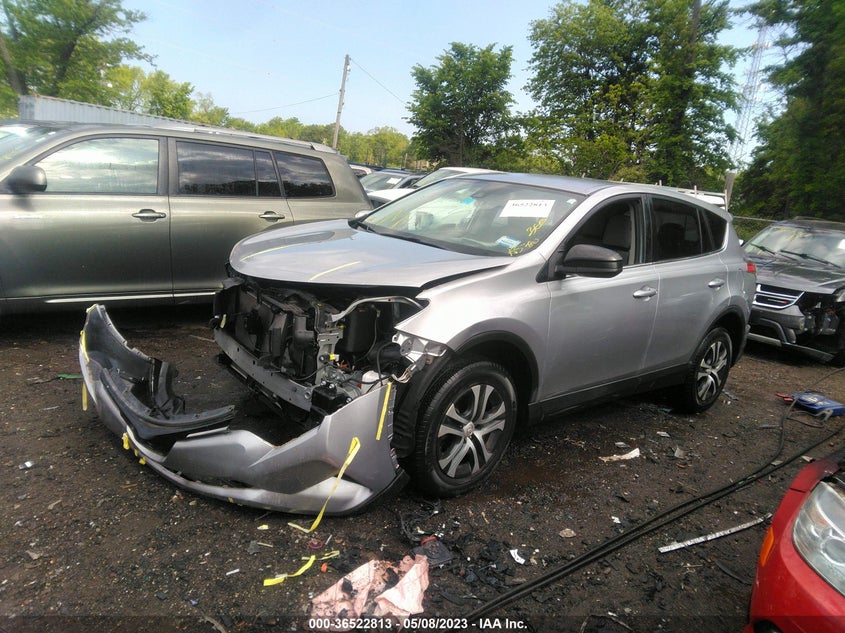 VIN JTMBFREV1JJ204768 2018 TOYOTA RAV4 LE