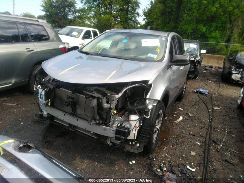 VIN JTMBFREV1JJ204768 2018 TOYOTA RAV4 LE