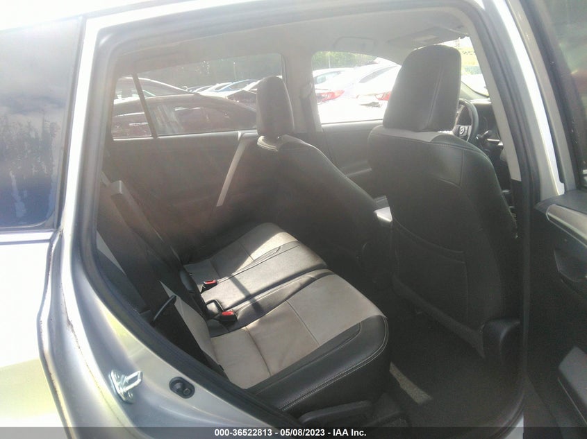 VIN JTMBFREV1JJ204768 2018 TOYOTA RAV4 LE
