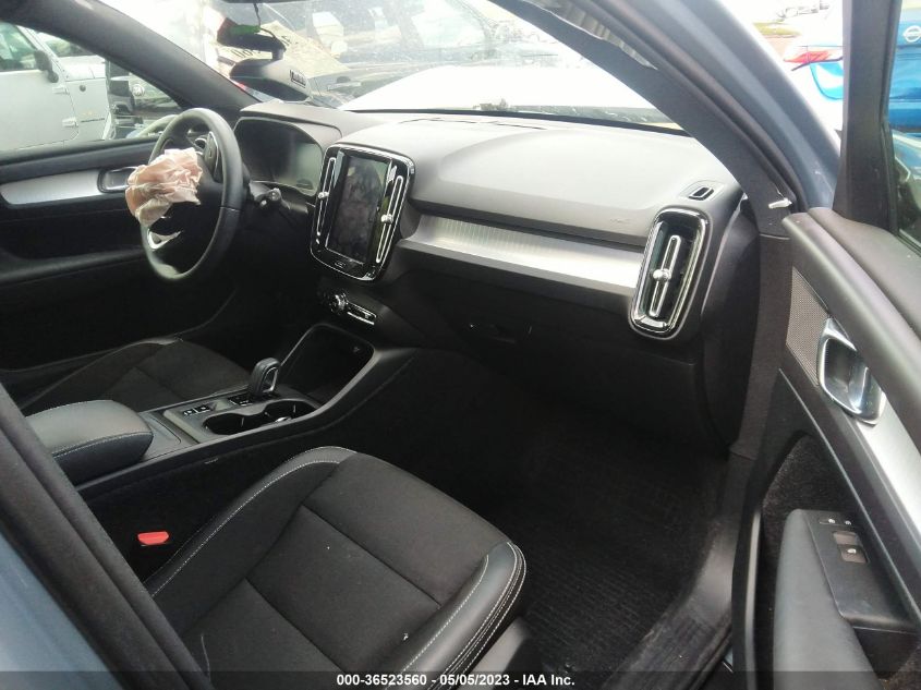 2020 VOLVO XC40 MOMENTUM YV4162UK2L2177388