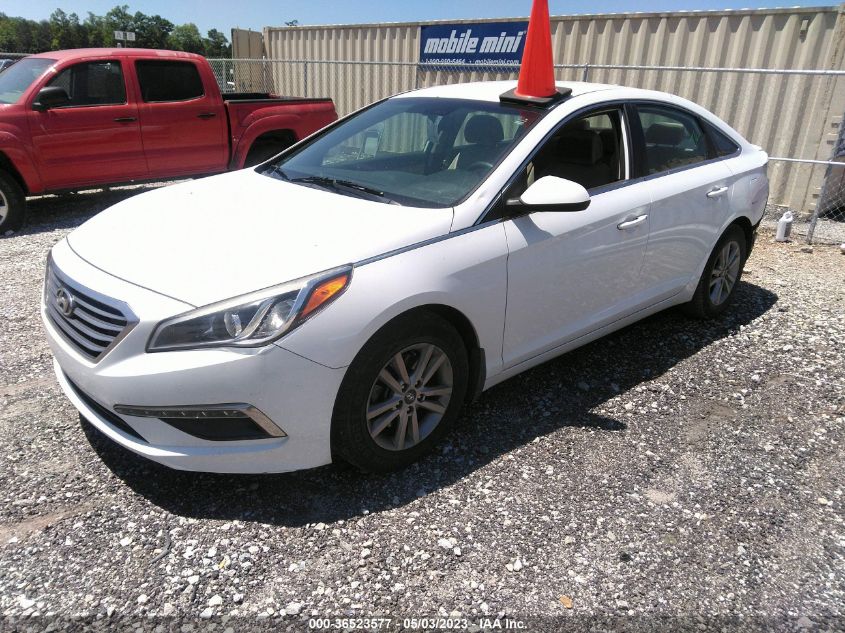 2015 HYUNDAI SONATA 2.4L SE - 5NPE24AF2FH182600