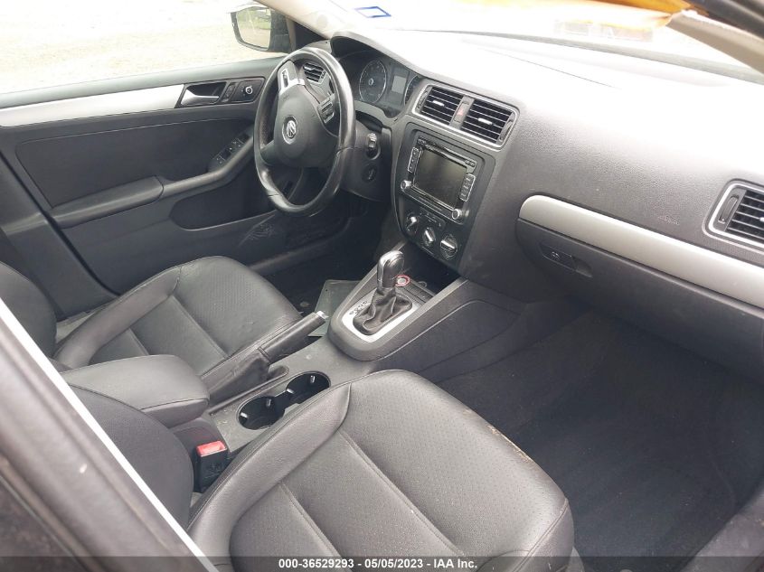 2014 VOLKSWAGEN JETTA SEDAN SE - 3VWD17AJ4EM334693