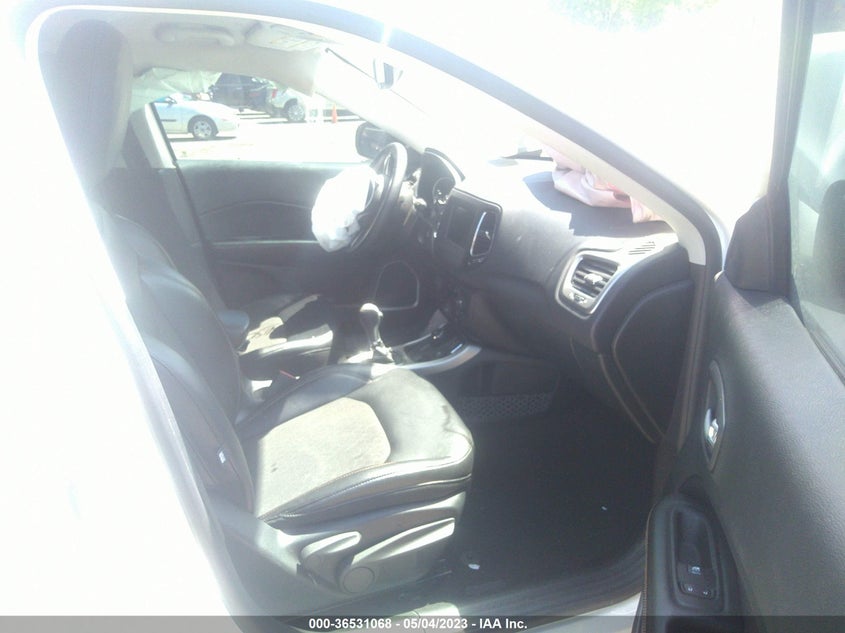 VIN 3C4NJDBBXJT150176 2018 JEEP COMPASS LATITUDE