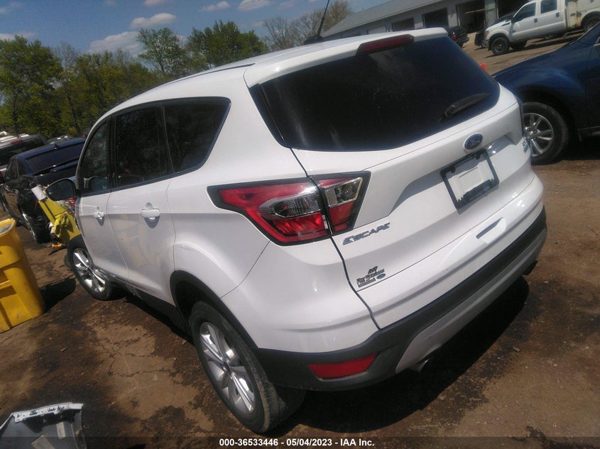 VIN 1FMCU0GD5HUB51085 2017 FORD ESCAPE SE