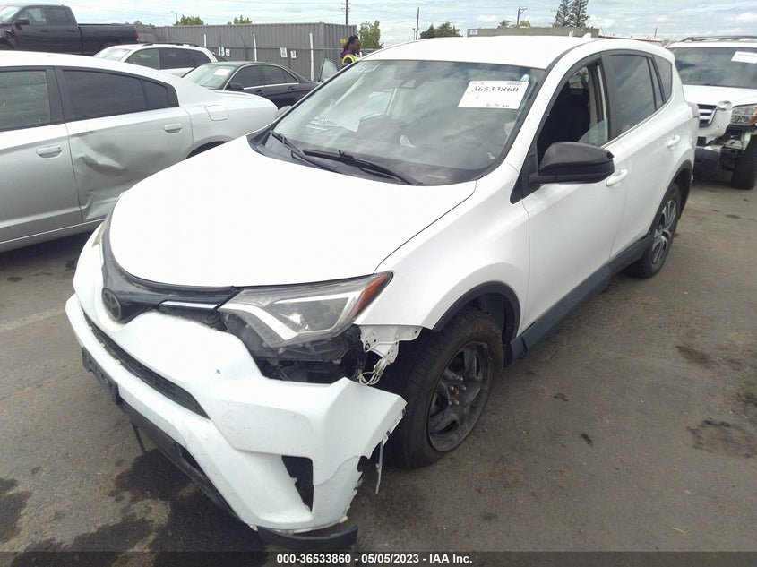 VIN 2T3ZFREV1JW460649 2018 TOYOTA RAV4 LE