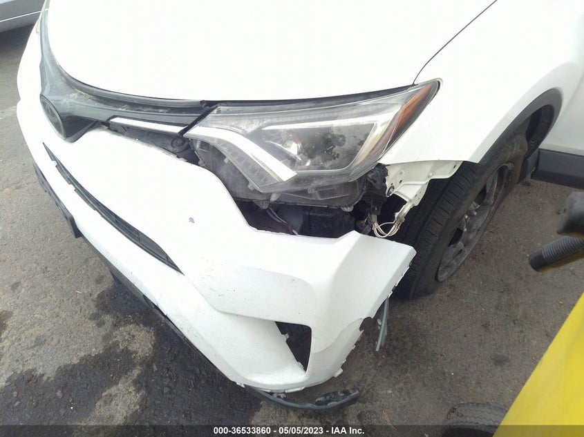 VIN 2T3ZFREV1JW460649 2018 TOYOTA RAV4 LE