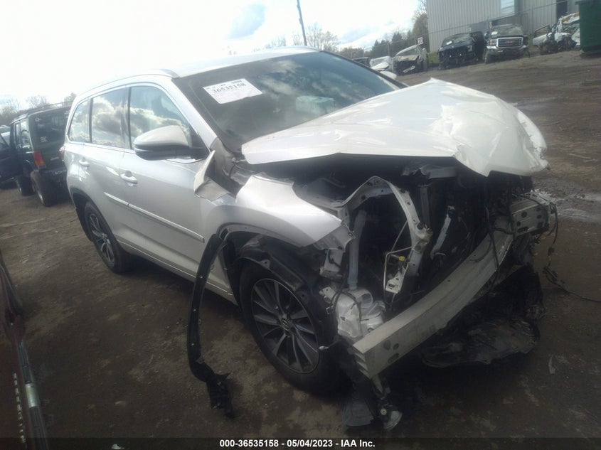 VIN 5TDJZRFH8HS519172 2017 TOYOTA HIGHLANDER XLE/SE