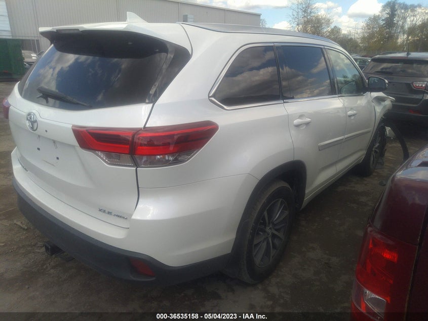 VIN 5TDJZRFH8HS519172 2017 TOYOTA HIGHLANDER XLE/SE