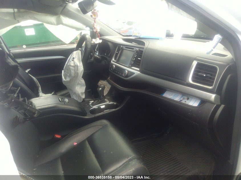 VIN 5TDJZRFH8HS519172 2017 TOYOTA HIGHLANDER XLE/SE